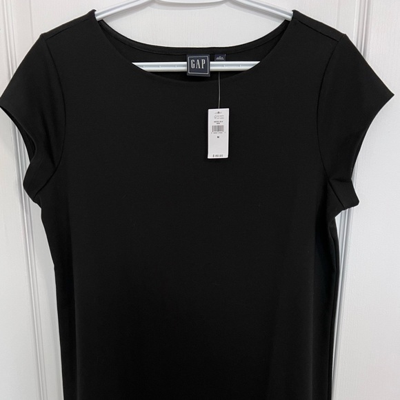 New With Tags. Black short sleeved GAP dress. Perfect condition, never worn. - Picture 2 of 3